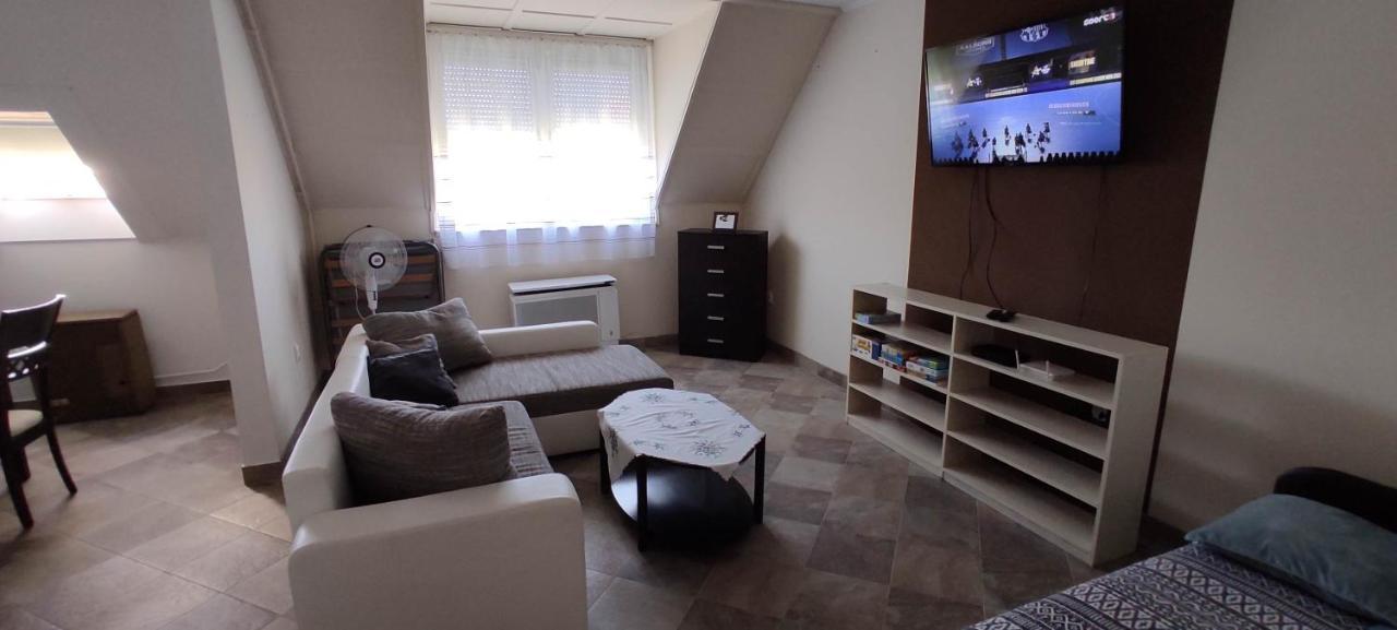 Timar Apartman Έγκερ Εξωτερικό φωτογραφία